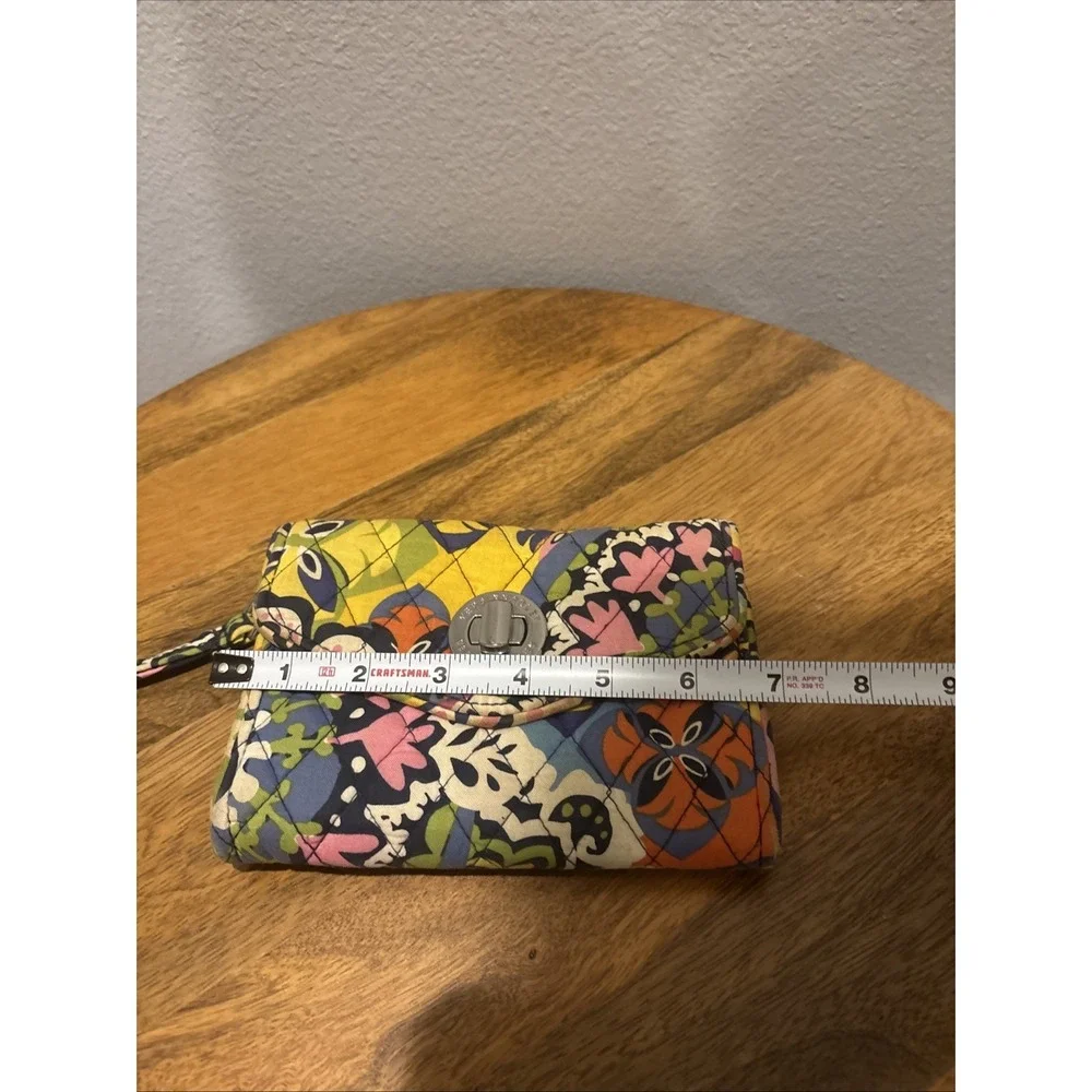 VERA BRADLEY~Rio~ Turnlock‎ Wallet/Wristlet/Clutch/ Card Holder ~Retired